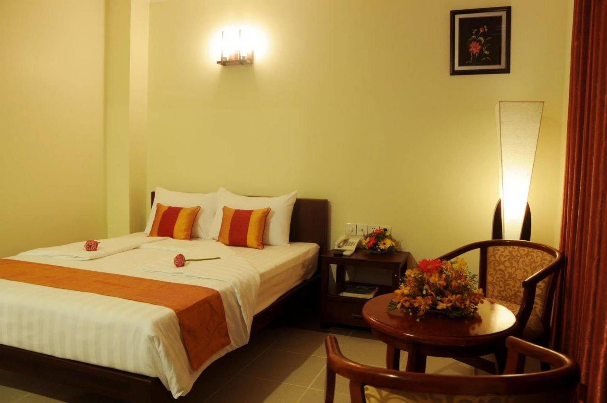 V N E Hotel Phnom Penh Exteriör bild