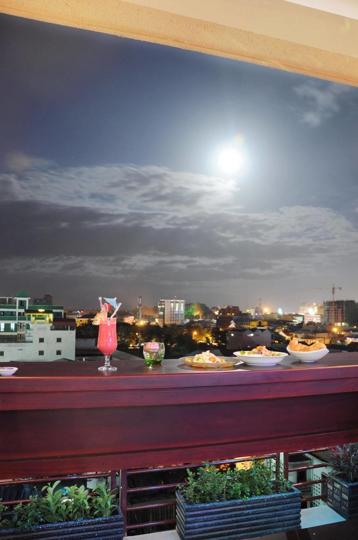 V N E Hotel Phnom Penh Exteriör bild