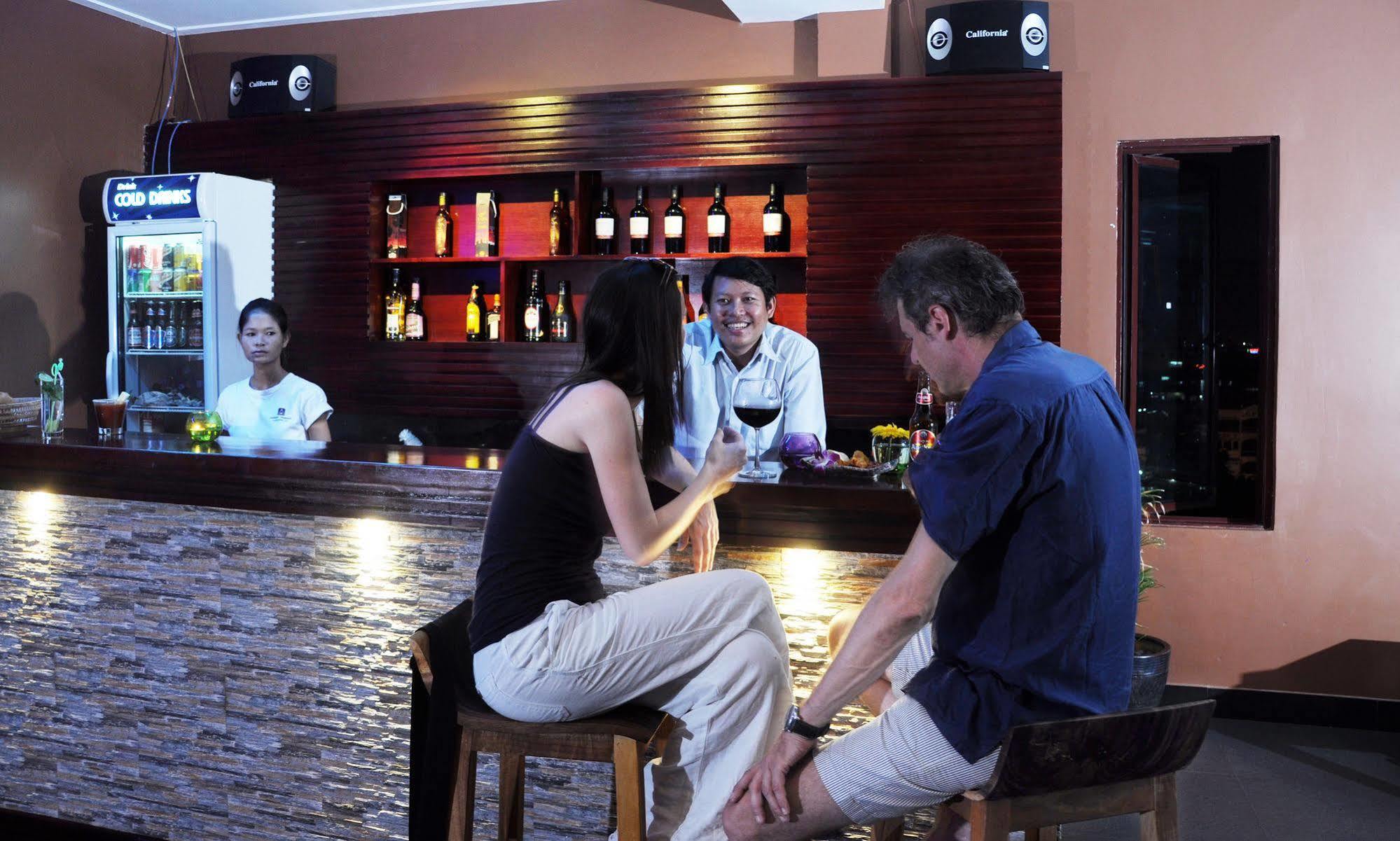 V N E Hotel Phnom Penh Exteriör bild