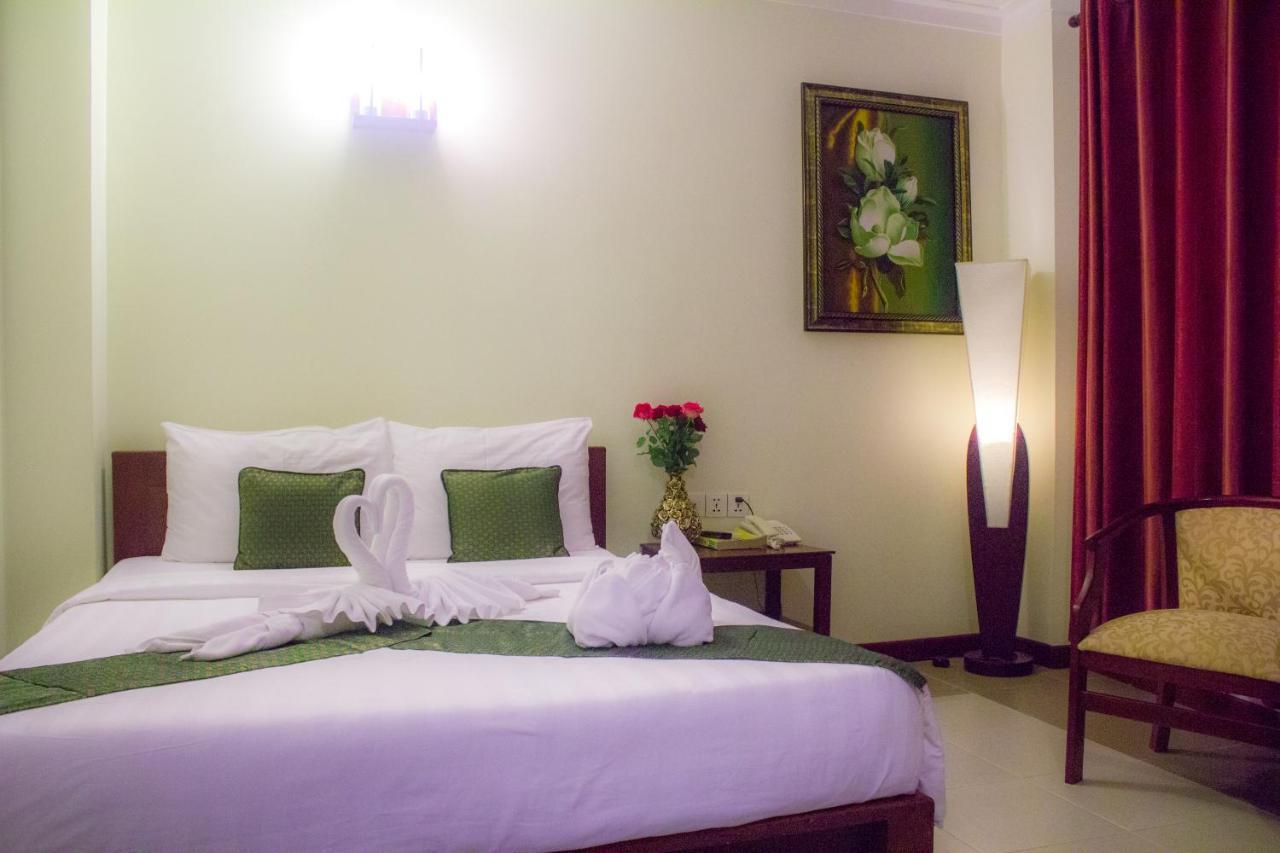 V N E Hotel Phnom Penh Exteriör bild